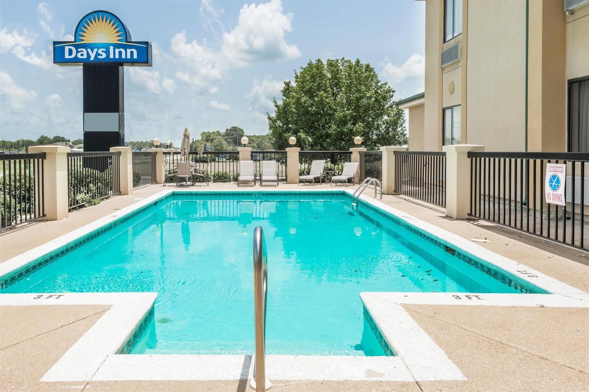 Days Inn By Wyndham Montgomery Exterior foto